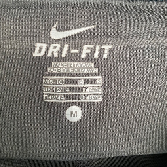 💥3/$25💥 NIKE Dri-Fit Workout Gray Capris Leggings Size M - Picture 6 of 9